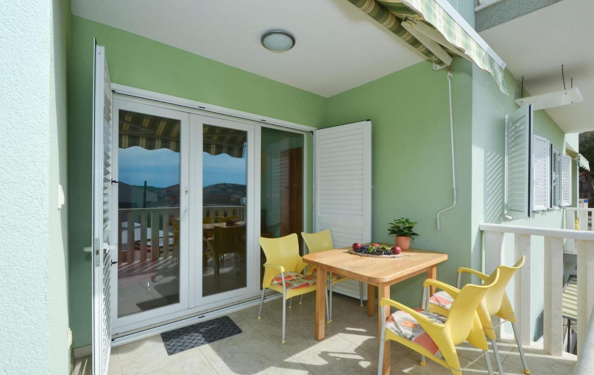 Apartments Santo Trogir - Okrug Gornji Exterior photo